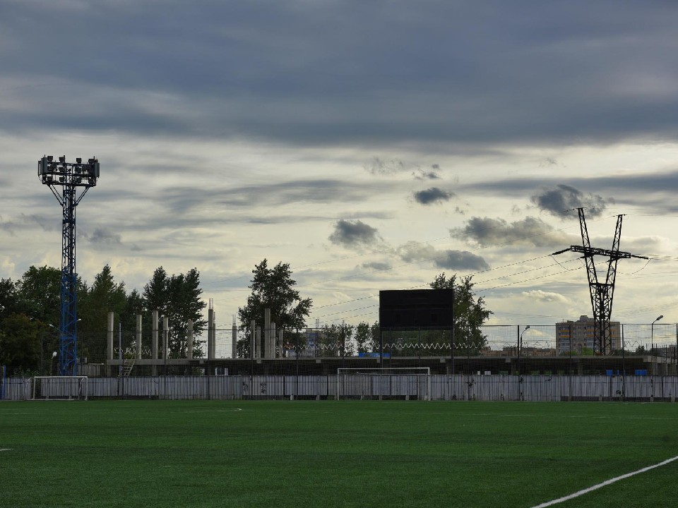 Новые осветительные мачты и площадка для отдыха появятся на стадионе «Старт» в Краснозаводске