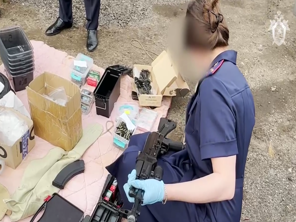 Подозреваемого в расстреле полицейских в Подмосковье везут на допрос