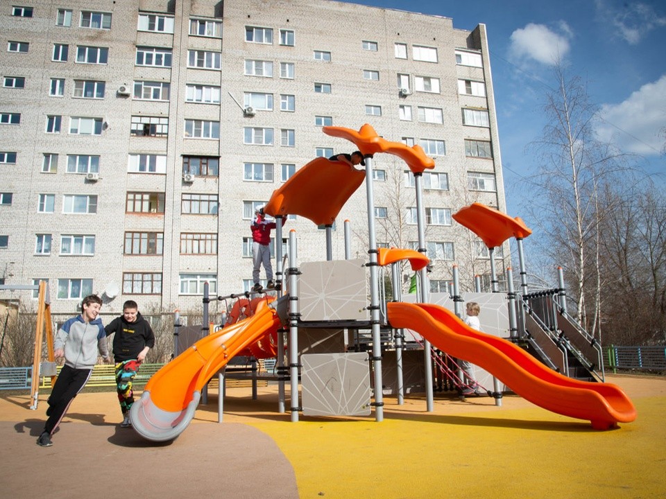 Детские игровые площадки во дворах Коломны и Озер обновят по просьбам жителей