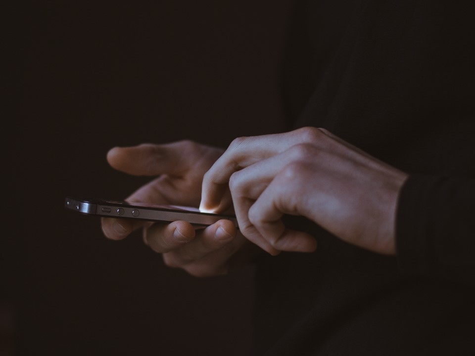 В телефоне террориста из «Крокуса» обнаружили фотографию людей с флагом Украины