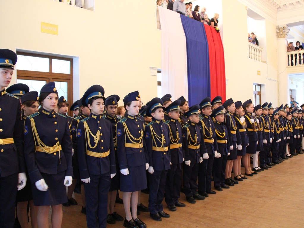 Воскресенские школьники примеряют первые кадетские погоны