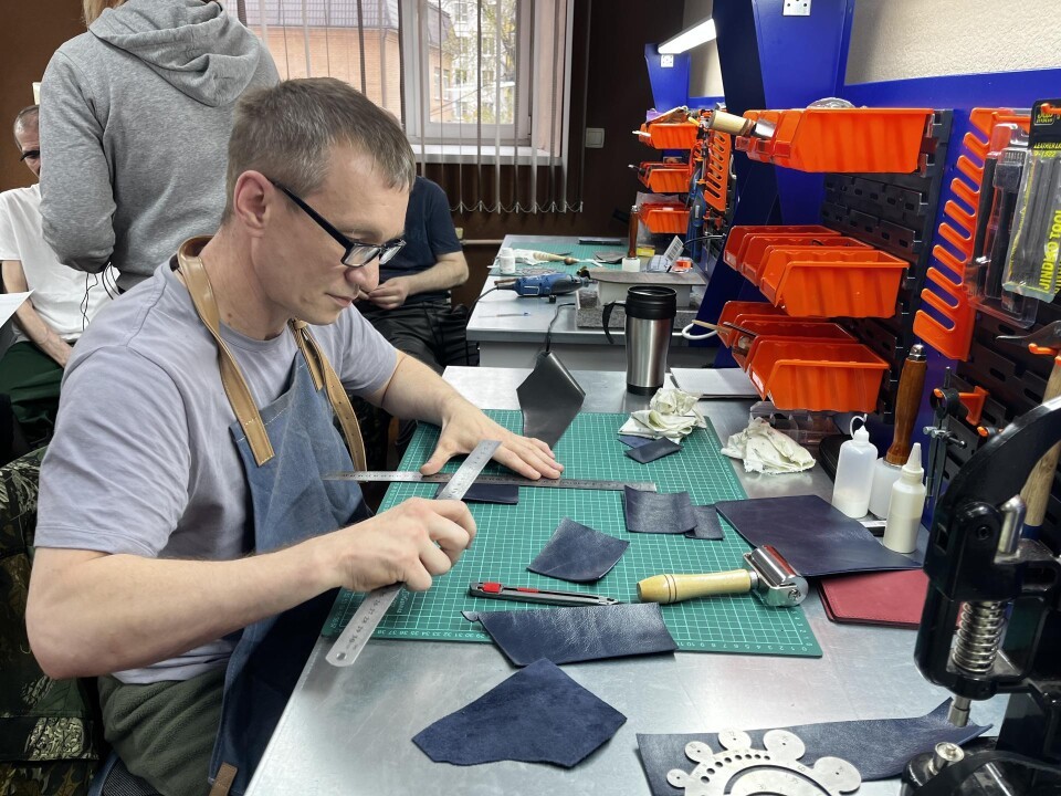 На новом производстве кожаных изделий будут работать бездомные, прошедшие реабилитацию и обучение