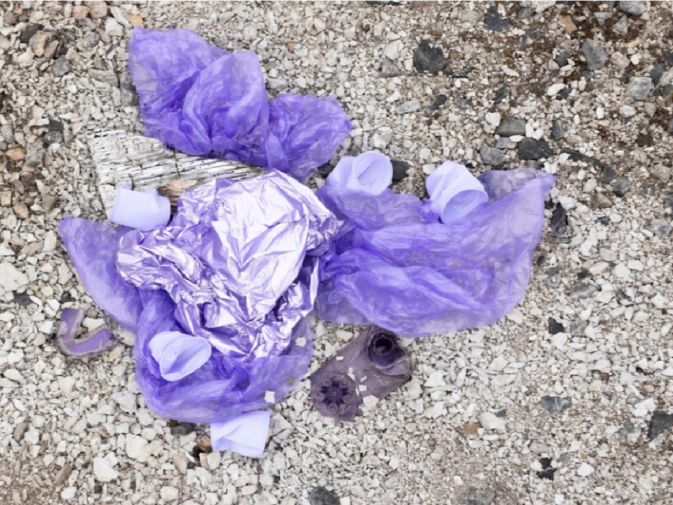 В Луховицах подростки устраивают мусорку во дворе