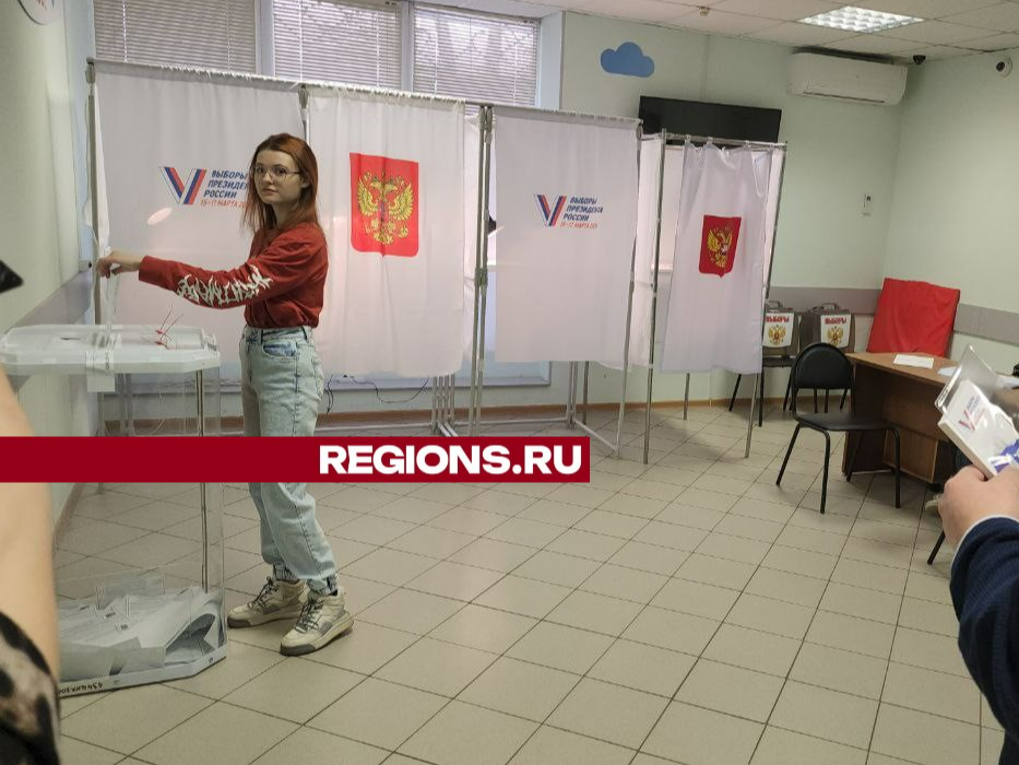 Юная художница впервые проголосовала на выборах президента в Долгопрудном