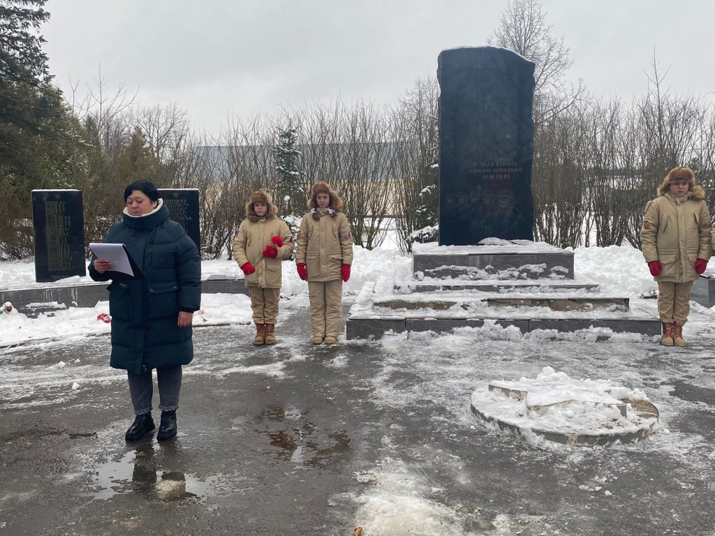 Памятник погибшим в ВОВ в селе Микулино капитально отремонтируют к концу  весны | REGIONS.RU / Лотошино