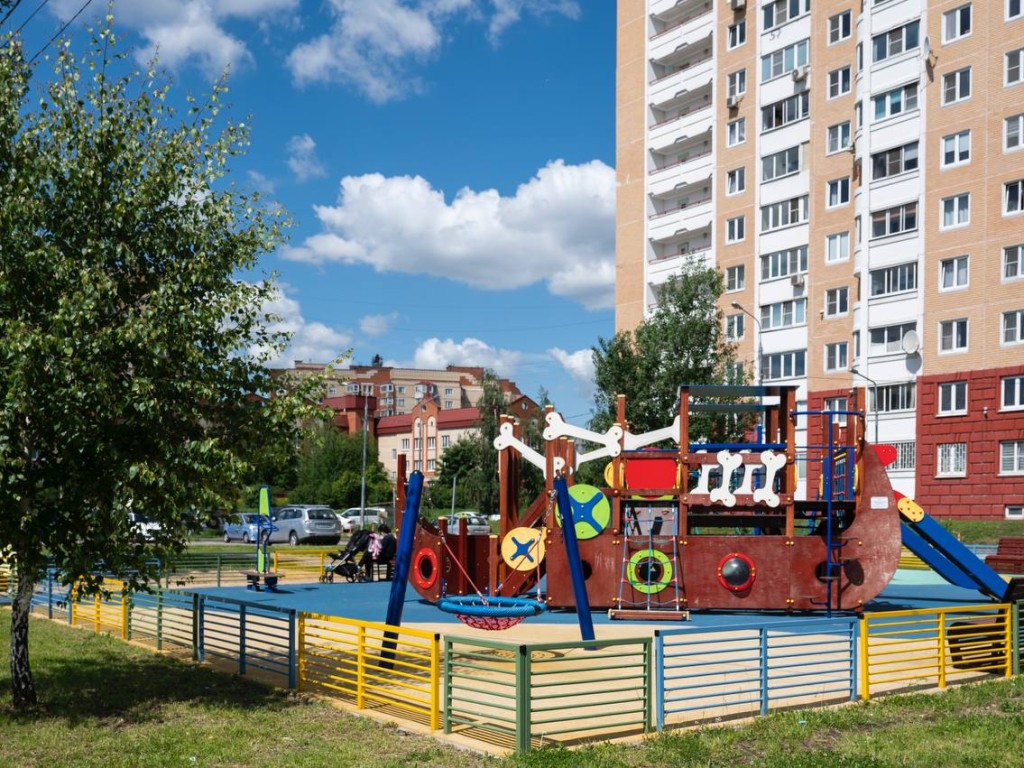 Новые детские площадки: до конца года в округе приведут в порядок семь дворов