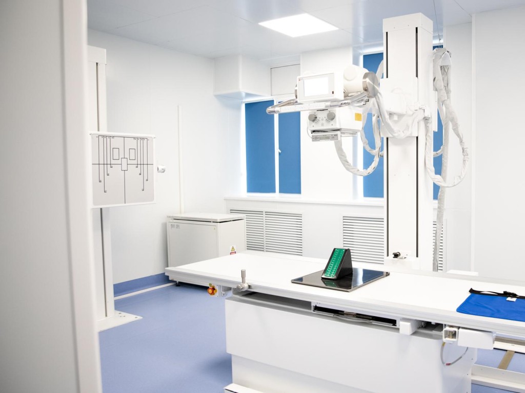 В пяти подразделениях Дмитровской больницы в этом году заменят шесть единиц «тяжелого» оборудования