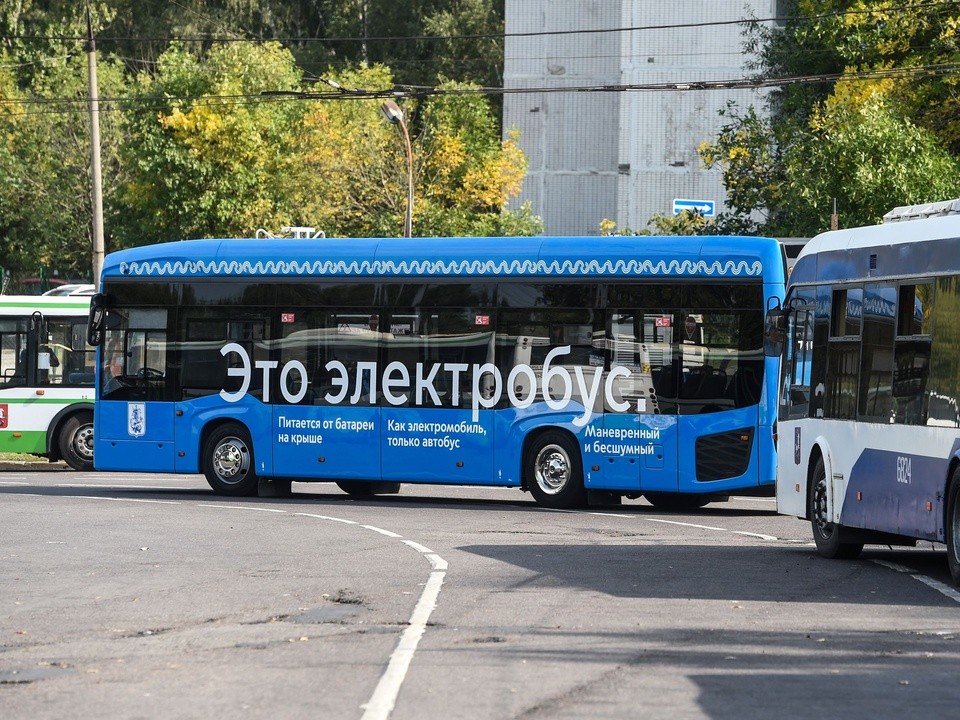Автобусы заменили электробусами на двух маршрутах на северо-востоке и северо-западе Москвы