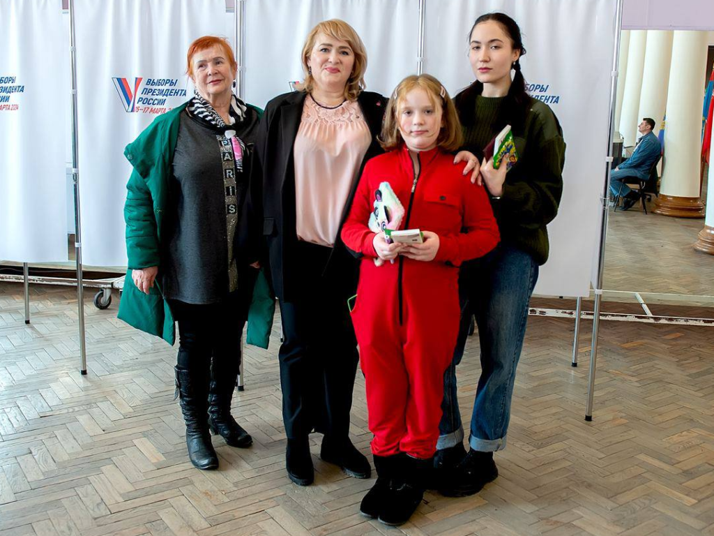 Двойной праздник: жена участника СВО проголосовала за кандидата в президенты РФ в свой день рождения