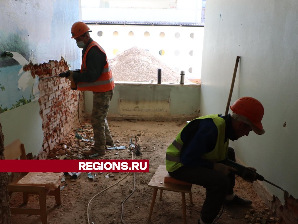 Рабочие завершили демонтаж кровли и полов в детском саду «Журавушка»