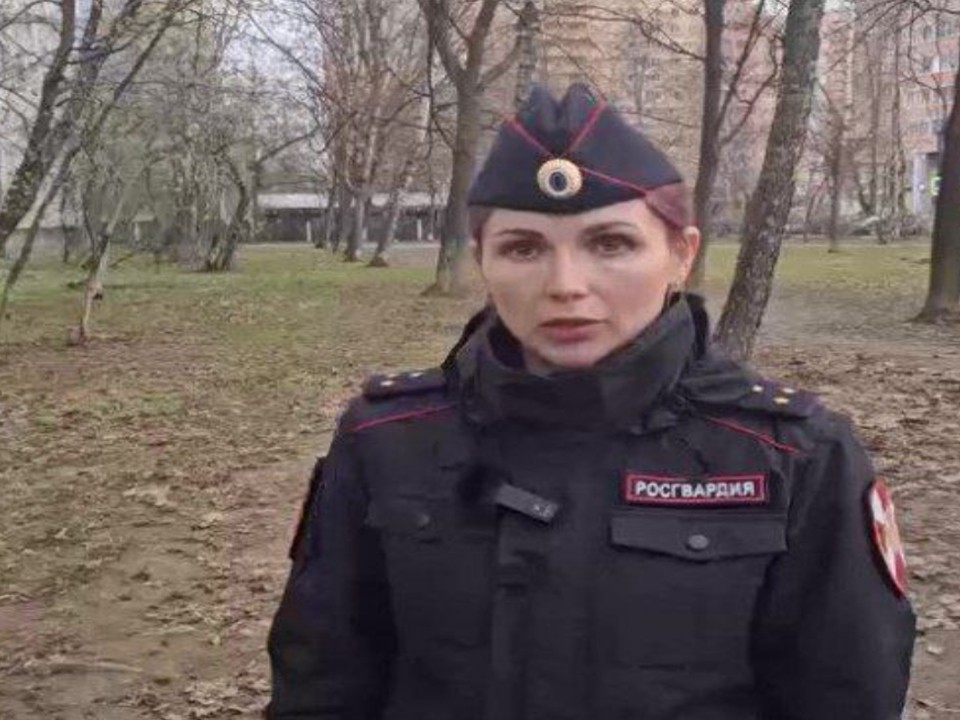 Офицер Росгвардии из Королева пришла на помощь пенсионерке с переломом ноги