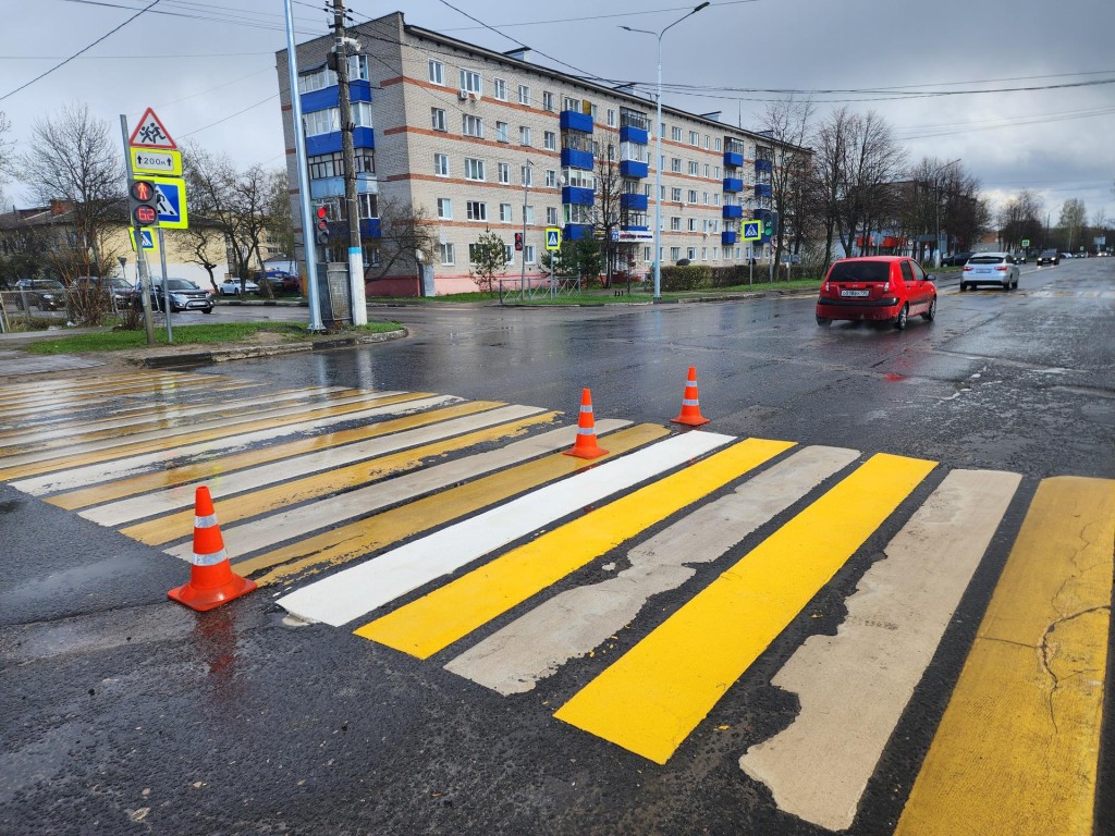 На проспекте Ильича в Шатуре обновляют пешеходные переходы