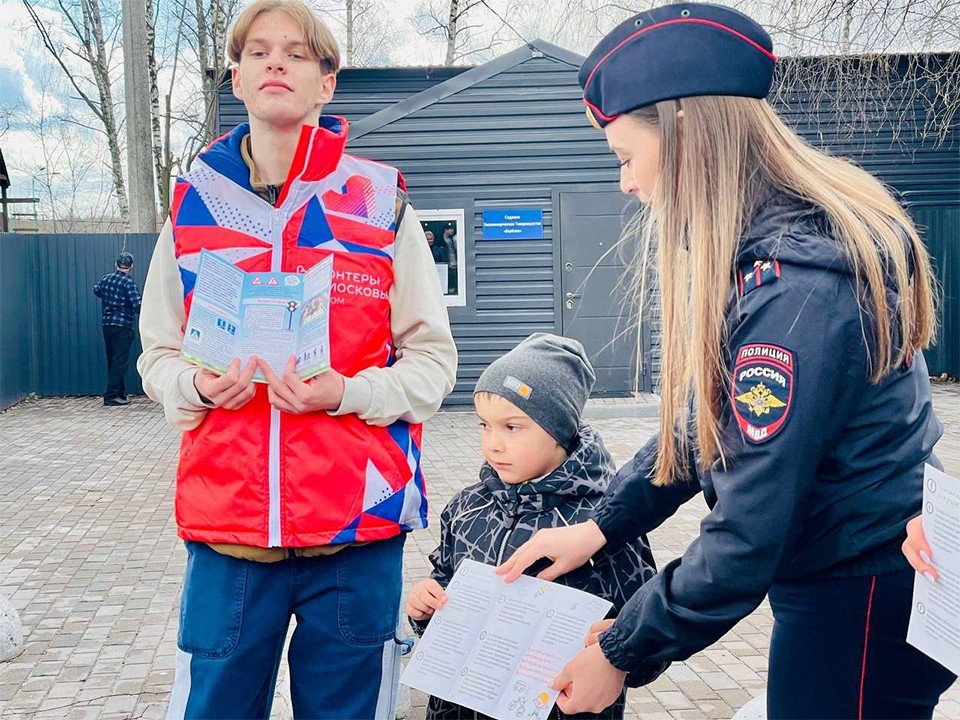 Во Фрязине провели профилактическую беседу с владельцами участков СНТ о важности соблюдения правил дорожного движения