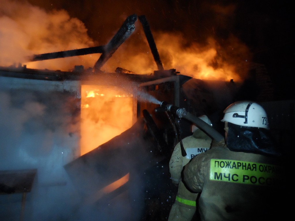 Почти три часа тушили ночной пожар в дачном массиве Богородского округа |  REGIONS.RU / Ногинск