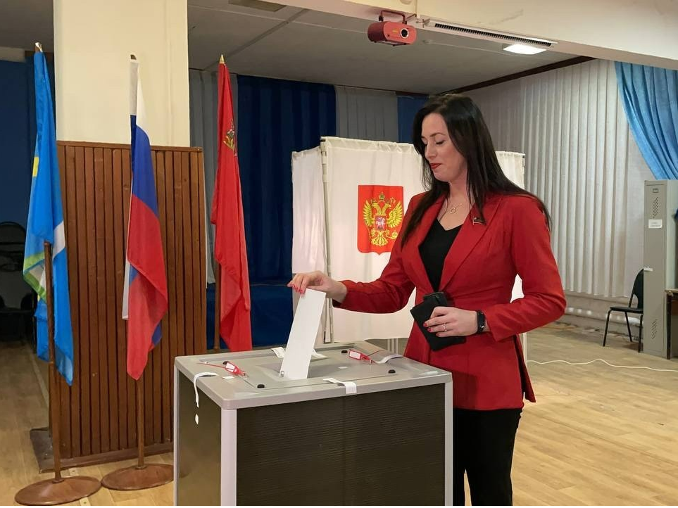 Депутат Мособлдумы Екатерина Лобышева проголосовала в родной Коломне