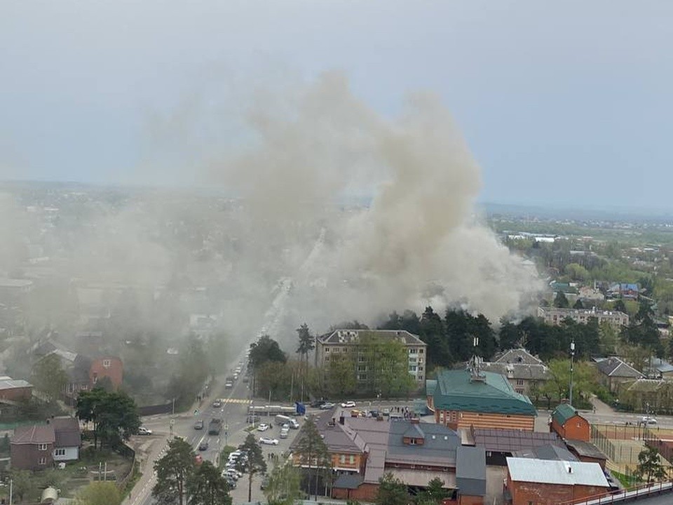 В Раменском разгорается пожар: дым стоит столбом