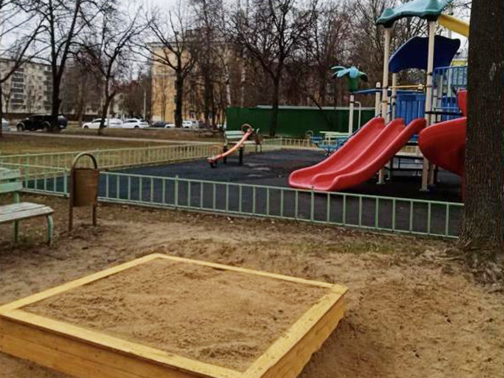 Детские площадки округа после зимы должны привести в порядок до мая