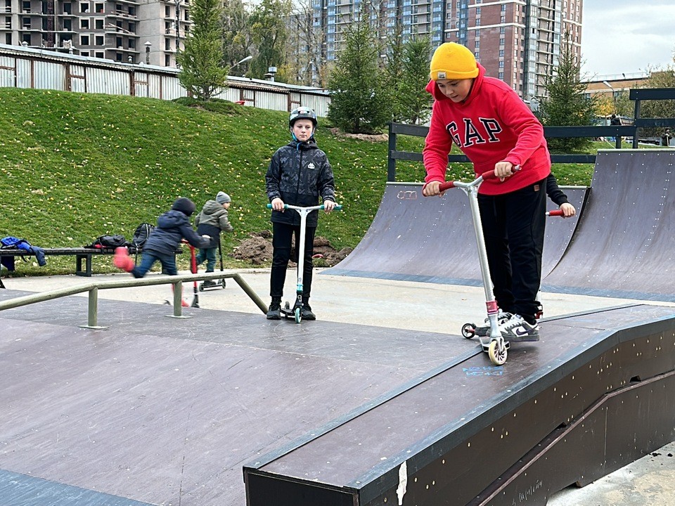 Посетителям скейтпарка в Мытищах напомнили о безопасности при передвижении в городе