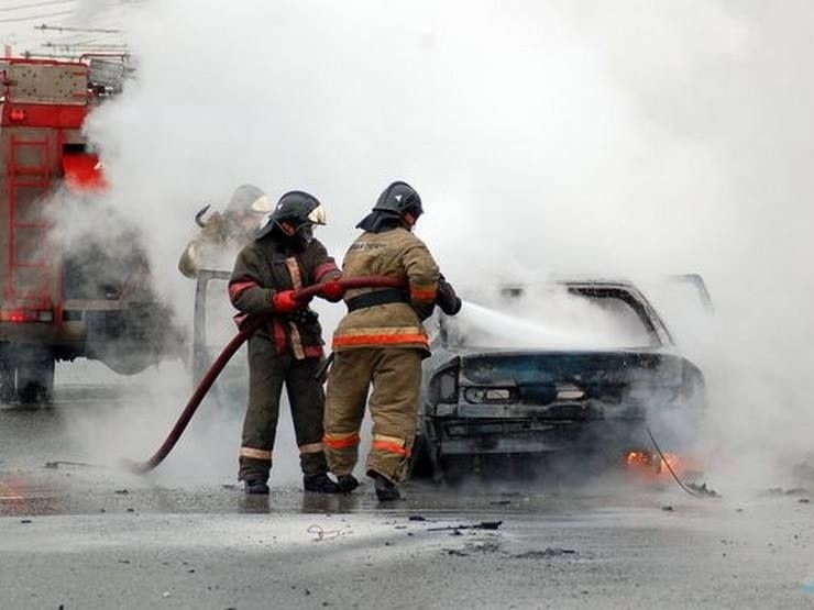 Машина сгорела в деревне Апаринки