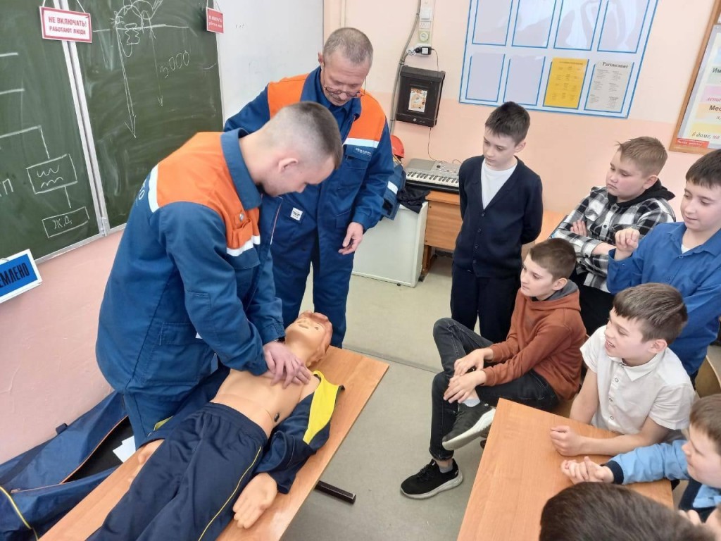 Выходили из зоны напряжения «гусиным» шагом: детям провели урок безопасности