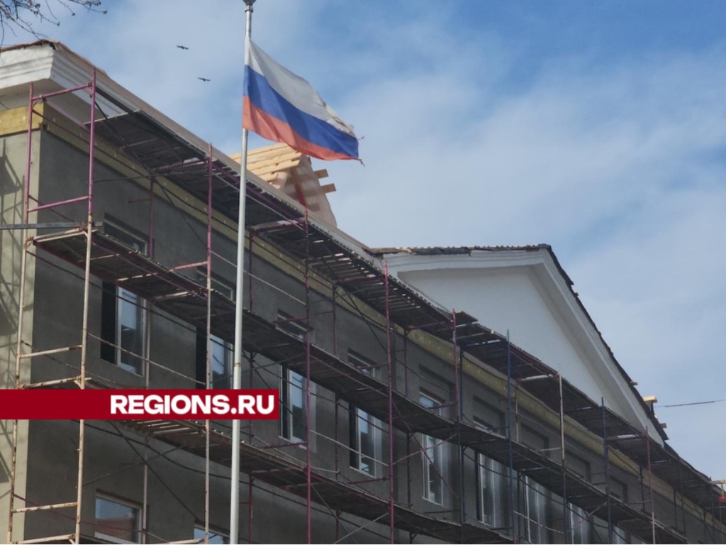 Строители утеплили фасад школы-интерната на улице Тимирязева