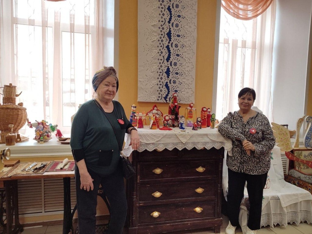 Богородские пенсионеры поклялись на дулевском фарфоре в дружбе с соседним округом
