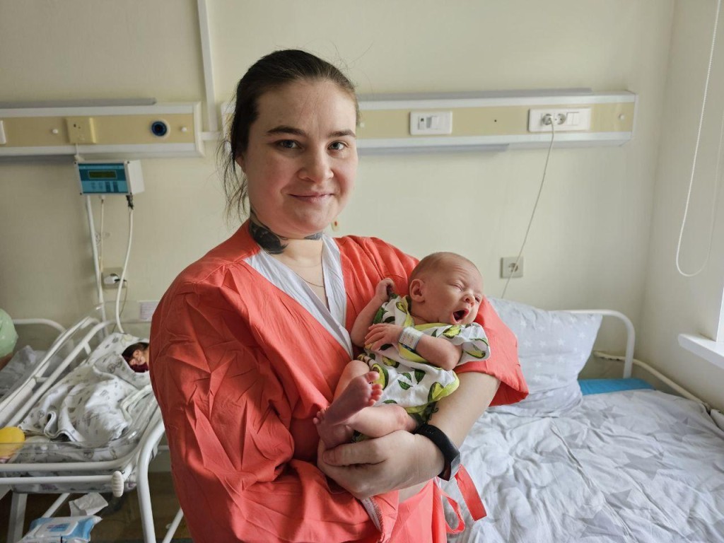 Малыша, родившегося с большим недобором веса и раньше срока, выписали из  Видновского перинатального центра