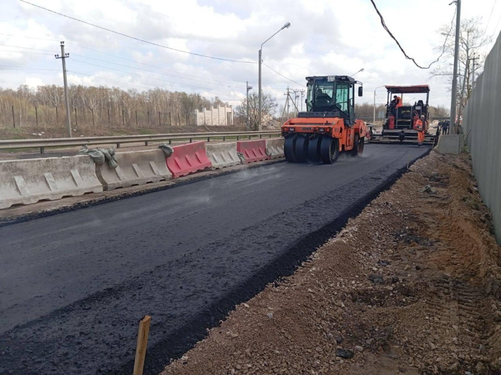 Дорожники приступили к укладке асфальта на Краснополянском шоссе