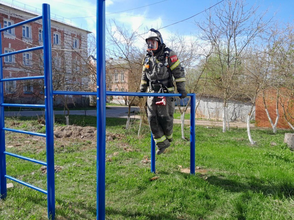Спасатели Егорьевска отработали навыки применения средств индивидуальной защиты