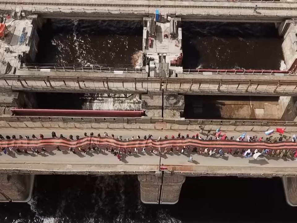 Сотни студентов пронесут пятидесятиметровую георгиевскую ленту по плотине Иваньковской ГЭС