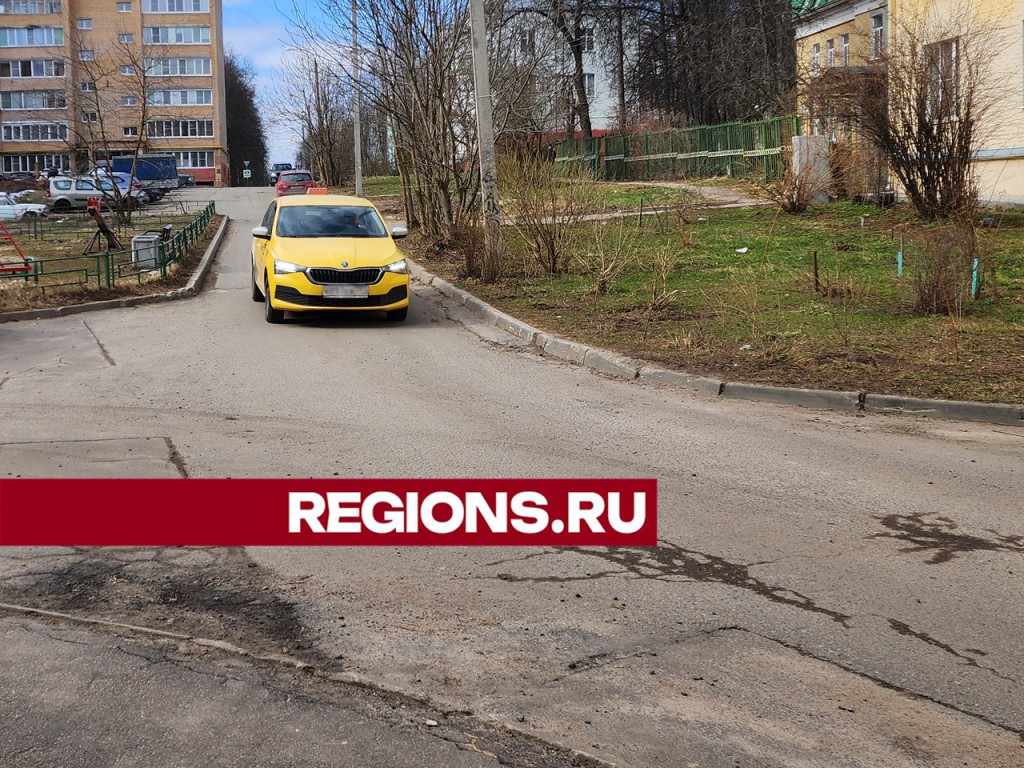 Гонять больше не будут: транзитный проезд ограничат во дворе дома в  Красноармейске к лету | REGIONS.RU / Пушкино