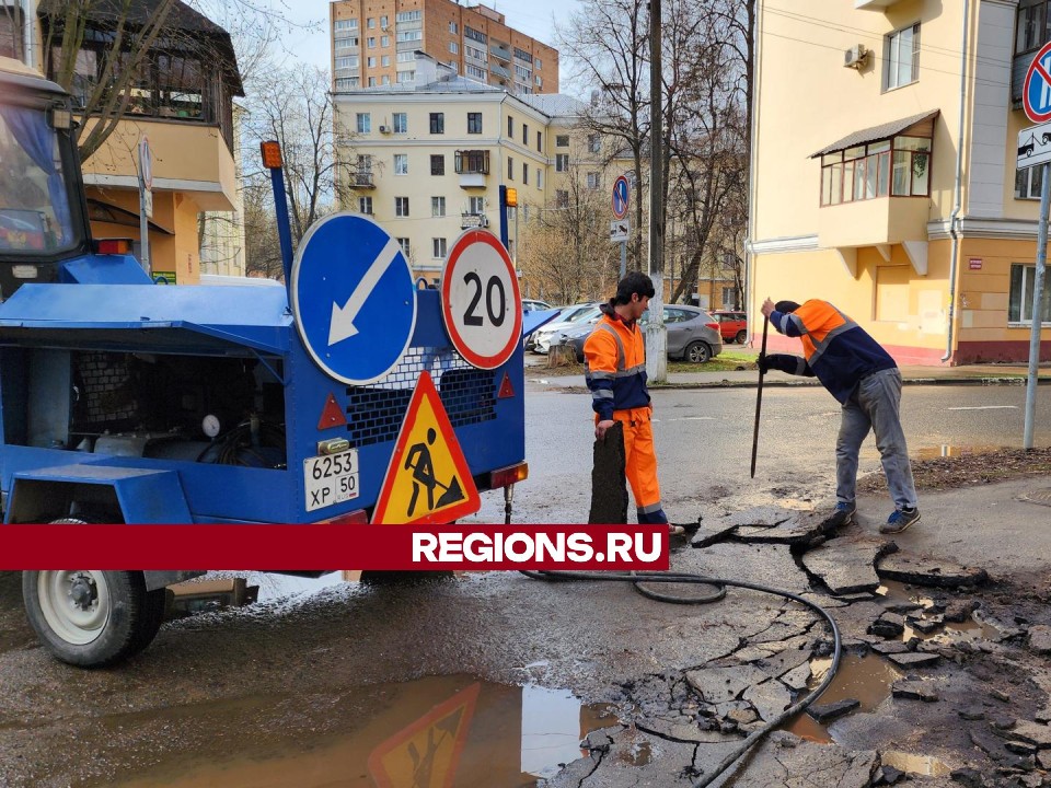 В ходе ямочного ремонта на улице Дзержинского заменят порядка 70 квадратных метров дорожного полотна