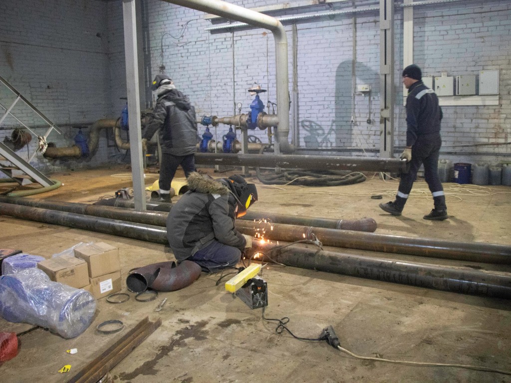 На теплосетях Восточного микрорайона заменили более ста метров обветшавших труб