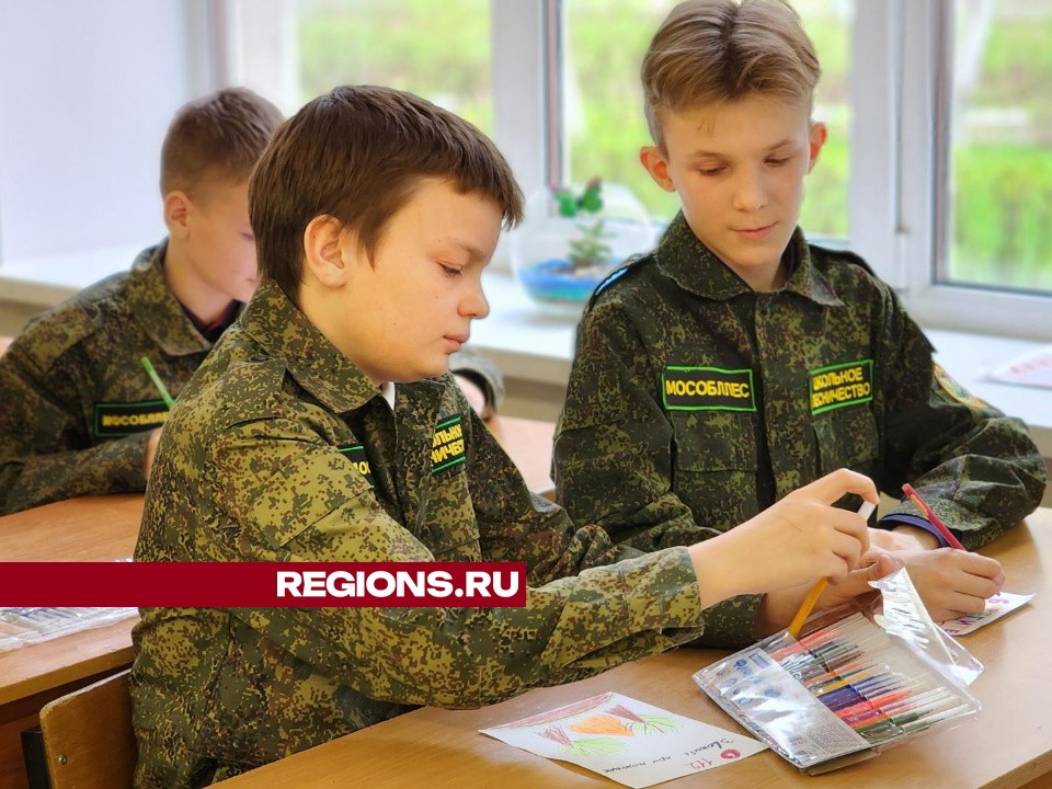 Школьники из Протвино помогли лесничим в изготовлении буклетов с правилами поведения в лесу
