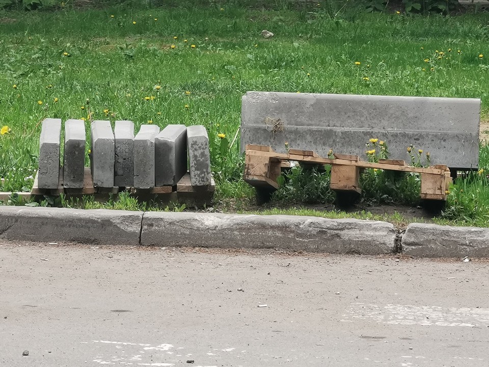 Работы по обустройству тротуаров возле школы № 4 во Фрязине закончатся в начале следующей недели