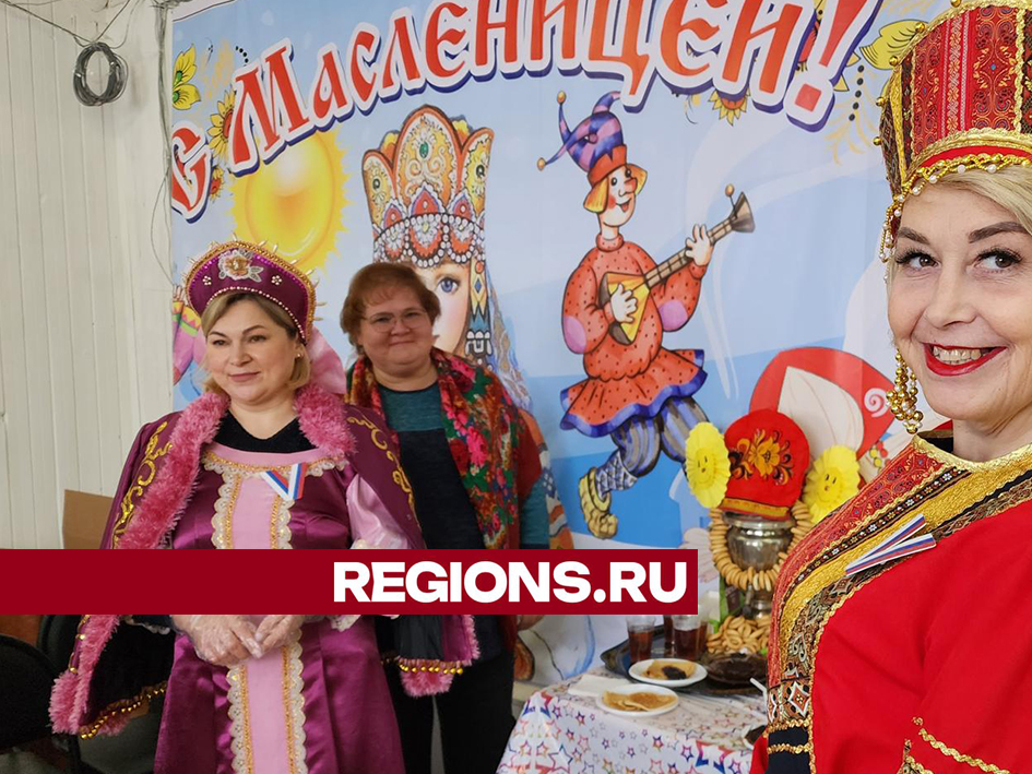 Избирателей в Ступине встречают в русских народных костюмах