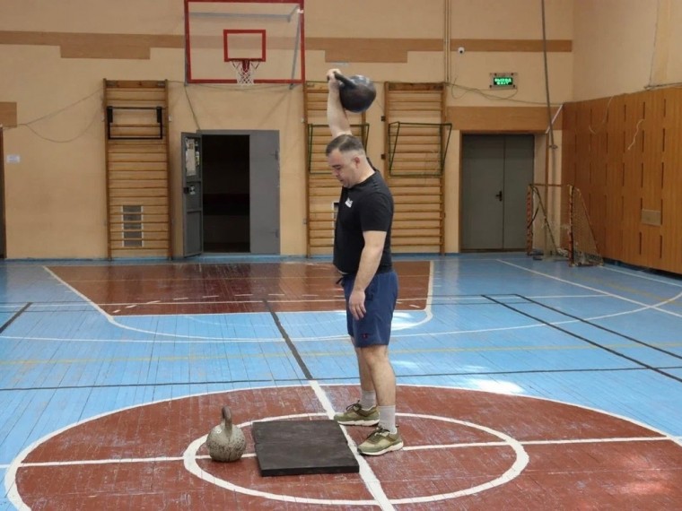 Победителей гиревого двоеборья определили среди силовых ведомств Воскресенска