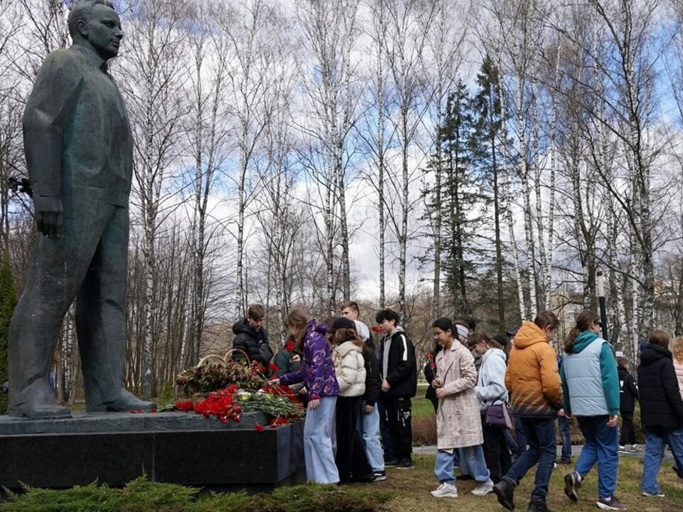 Лицеисты Дзержинского познакомились с настоящим космонавтом