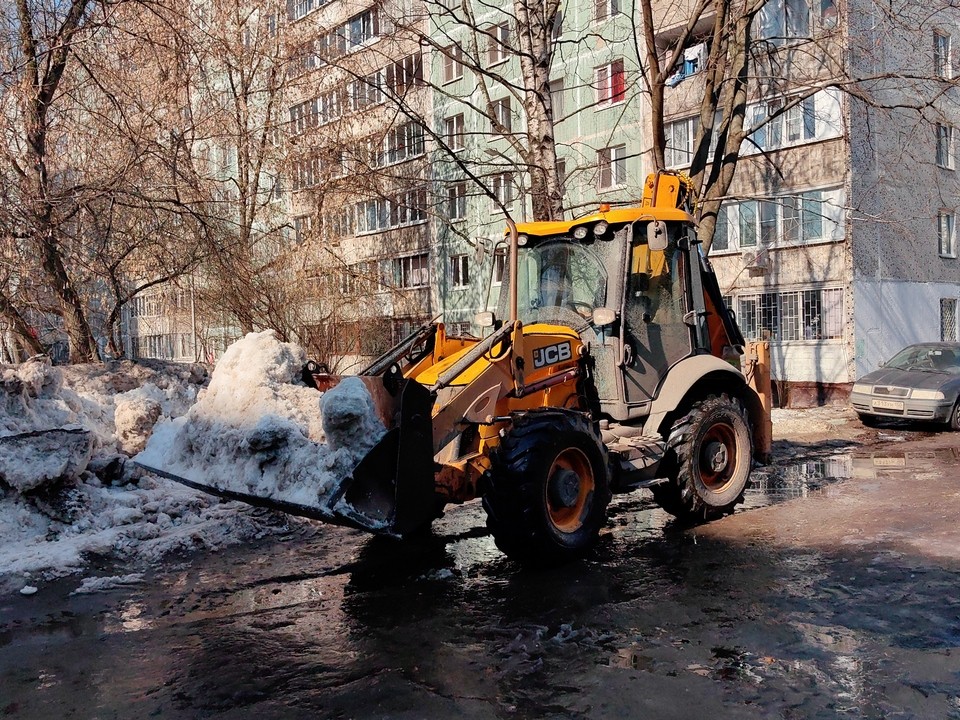 Более двух тысяч дорожных рабочих убирали снег прошлой зимой в Подмосковье