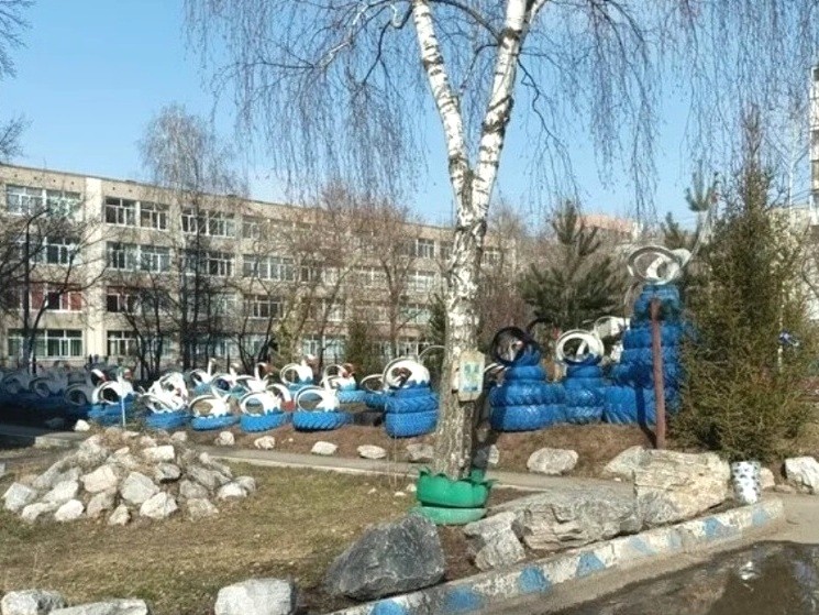 В Электростали появилось огромное «Лебединое озеро» из отработанных покрышек