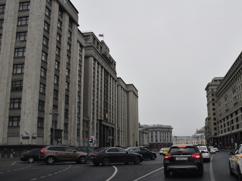 Работница московского МФЦ получила срок за продажу рабочего места в Государственной Думе