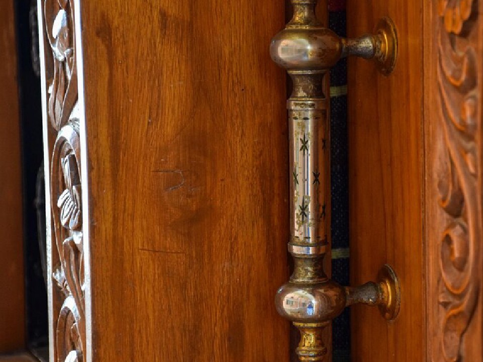 В ДК «Мир» установили дверную ручку, к которой прикасались Высоцкий и Цой