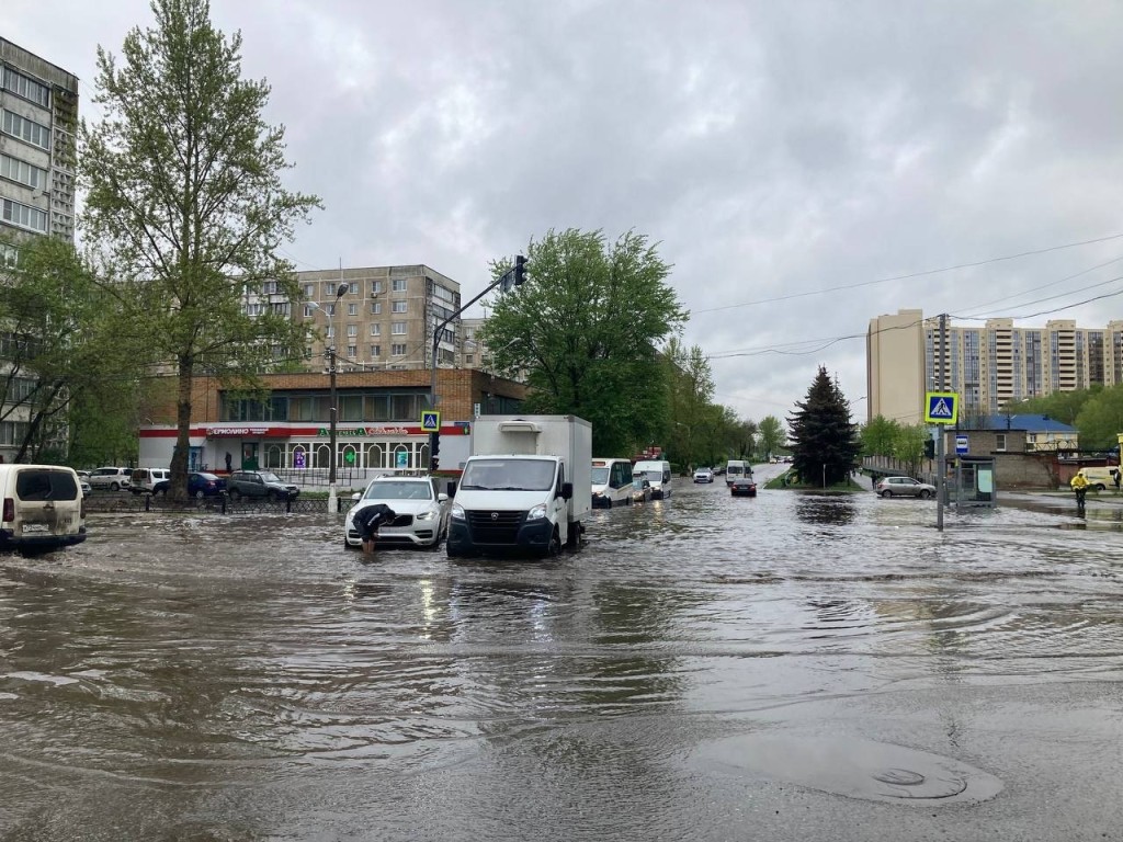 После дождя улицы подмосковного Жуковского превратились в реки