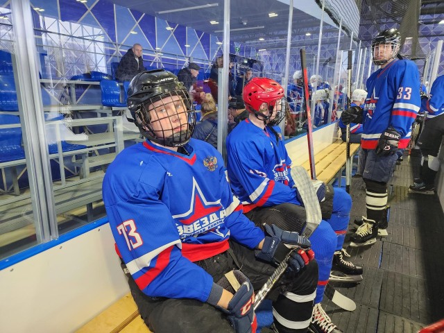Турнир по хоккею среди любительских команд стартовал на новой ледовой арене в Орехово-Зуеве