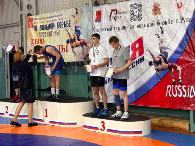 Ученики спортивной школы «Руза» собрали почти все золото открытого турнира по вольной борьбе