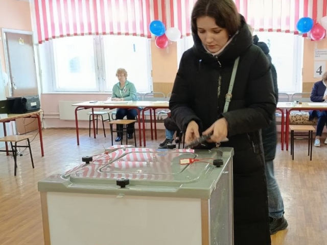Жители Мытищ активно голосуют на выборах Президента России