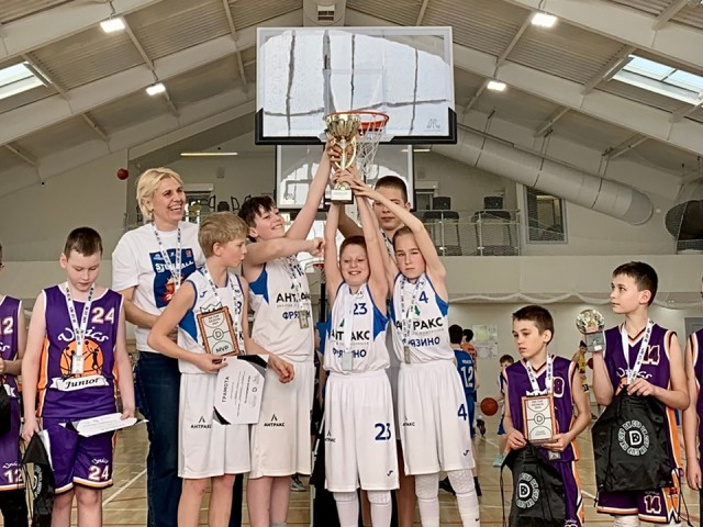 Баскетбольная команда из Фрязина стала победителем межрегионального турнира в Казани