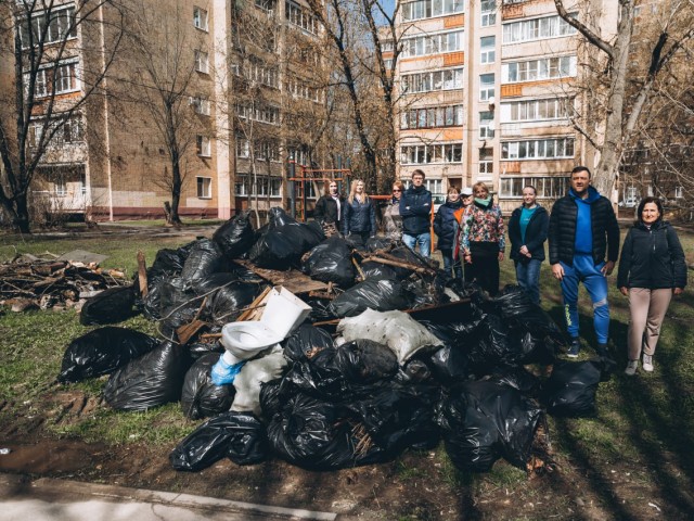 Перчатки, грабли и мешок: в городском округе Щелково продолжаются субботники