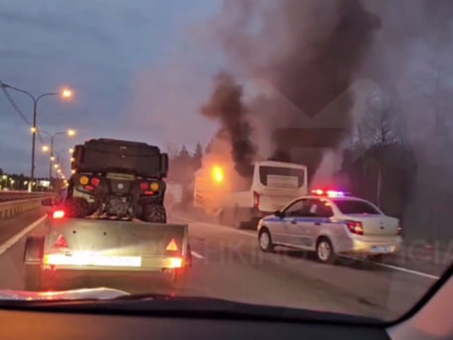 Горящий на Ярославском шоссе автобус создал многокилометровую пробку