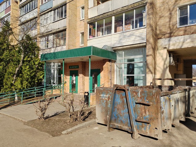 Одно из двух отделений «Сбербанка» в городе закрылось на ремонт до июля